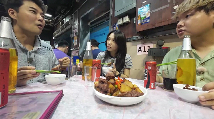 Jeong Eun-Ji and Jun Hyun-moo Show Off Sibling Vibes in Hong Kong Food Trip