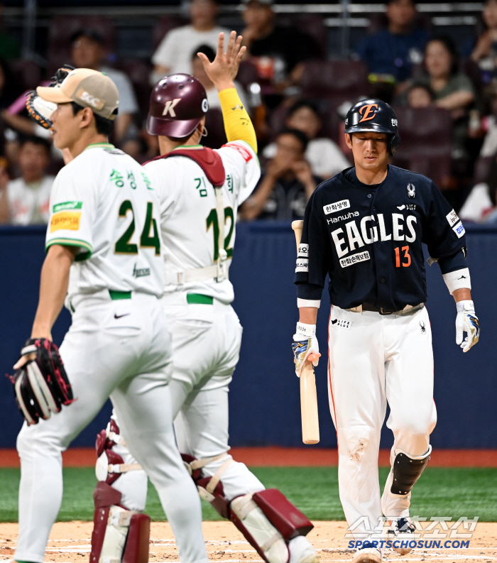  Choi Jaehoon's sacrifice bunt failed