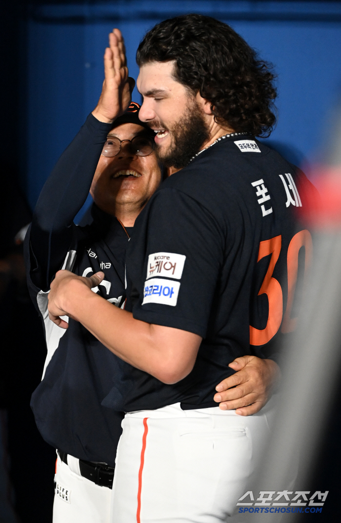  Coach Yang Sang-moon, Ponce's hair