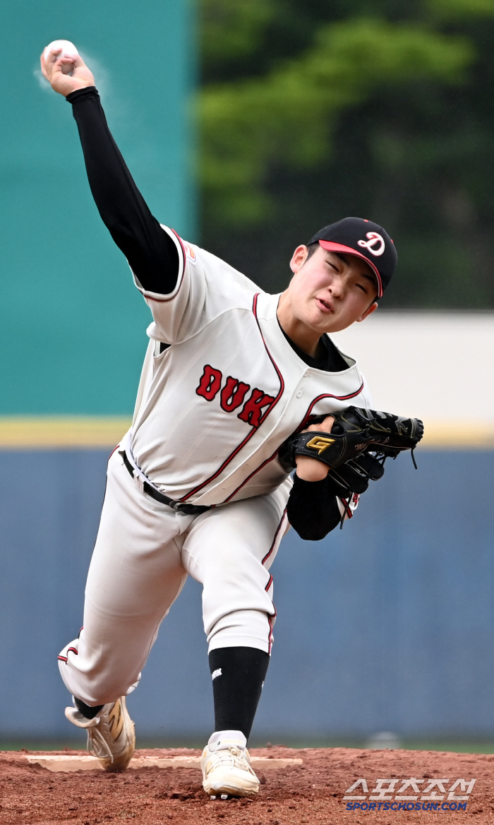  Deoksu's starting pitcher Jung Min-sung's hard work