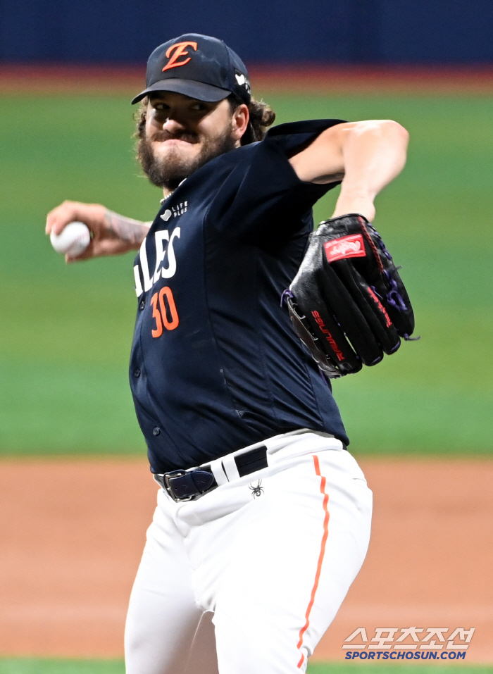  Hanwha starter Ponce's hard throw