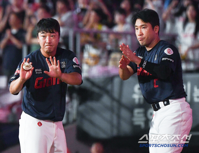  Jeon Joon-woo and Jung-hoon coolly congratulate KIA on winning