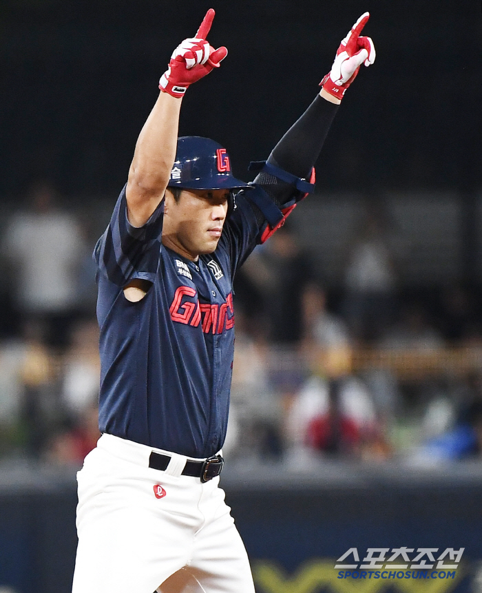  Jeon Jun-woo makes a timely two-run hit