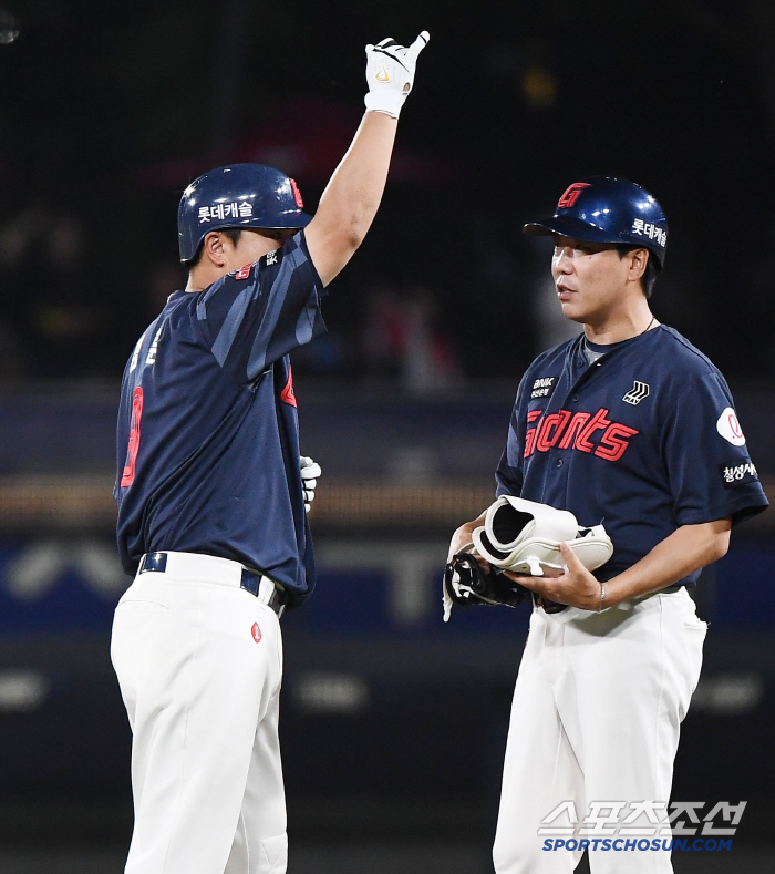  Jeong-hoon makes a timely two-run tie