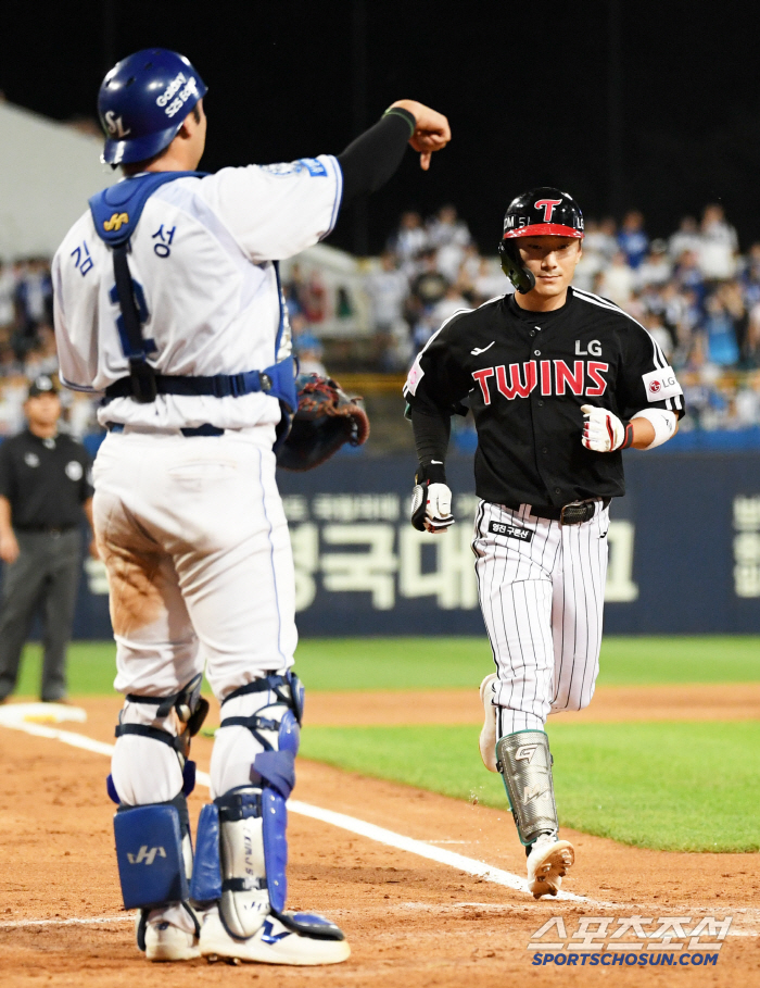  LG Shin Min-jae with one out in the 9th inning Samsung Lee Seung-hyun no-hit