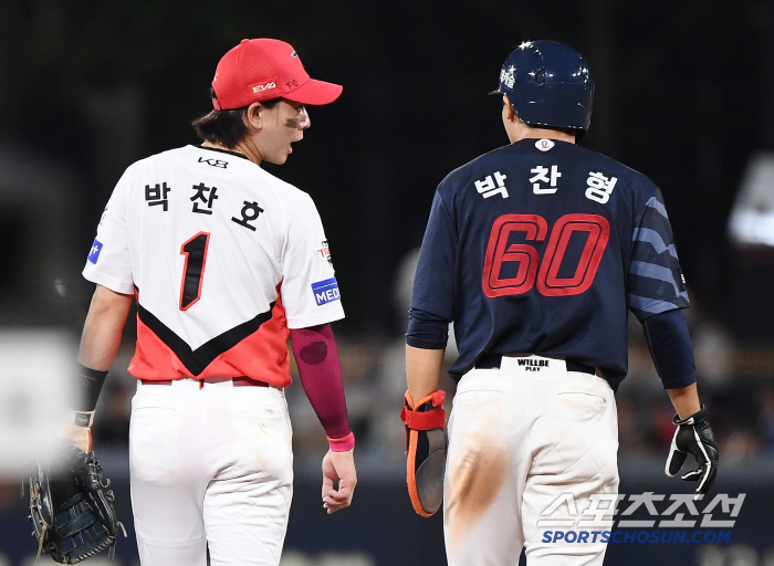  Park Chan-hyung talks with Park Chan-ho