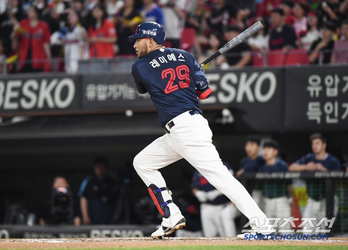  Reyes, multi-hit