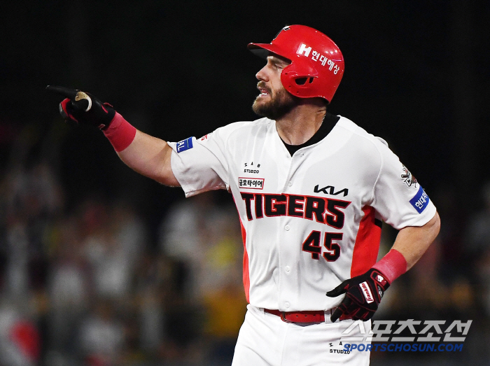  Solver Wisdom, two-run shot at the moment of crisis