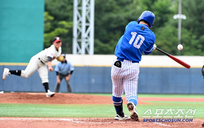  Song Moo-kyung of Gyeonggi High School, first RBI sacrifice fly