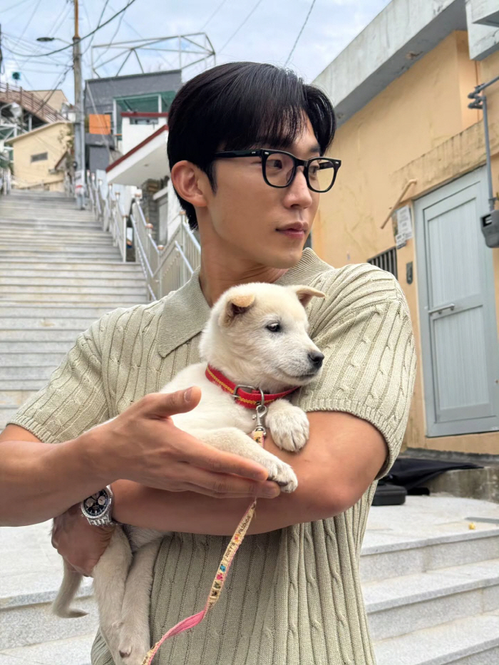  'Good Boy' Lee Sang-yi explodes with a puppy that looks exactly like her