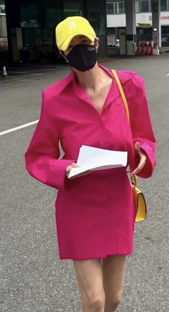  Kim Hye-soo's overwhelming angular beauty with a hot pink dress...'Are you too skinny?'
