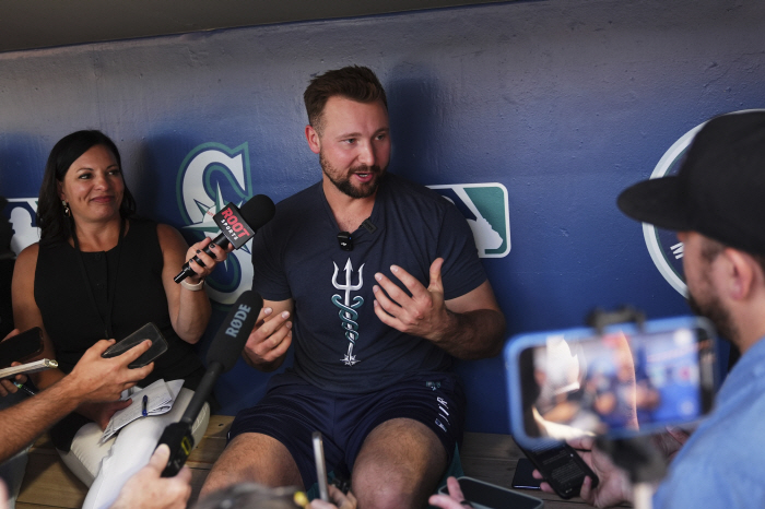 Soto's 765 million investment in Mets received for the first time in his career of this month is now being pulled out? Player of the month in June is Raleigh