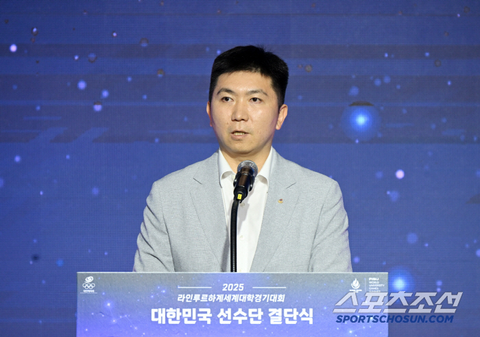 This pollack will protect you! Chairman Yoo Seung-min, who knows MZ, gave a lucky gift of pollack to the university student squad for the U tournament's decisive ceremony.