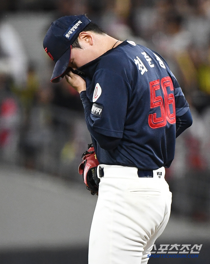 Was it too much to win three consecutive games? 5 runs in ⅔ innings...Lotte Trustman Surges ERA 5.04