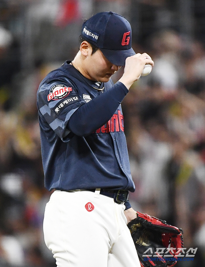 Was it too much to win three consecutive games? 5 runs in ⅔ innings...Lotte Trustman Surges ERA 5.04