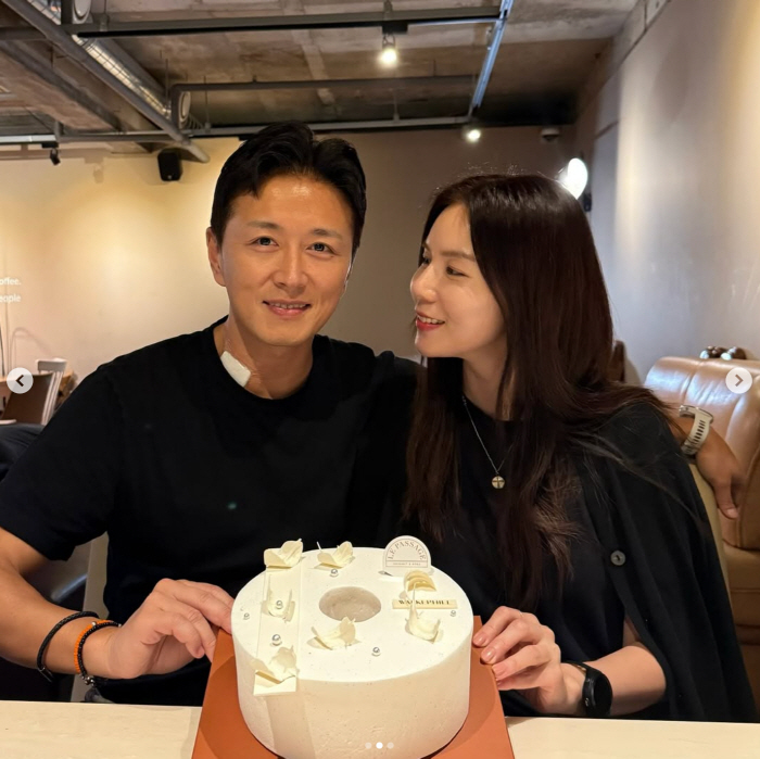 3 daughters adopted Jin Tae-hyun, buy me a new family without blood and an expensive cake for a discharge party