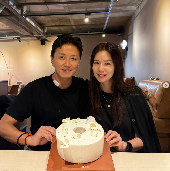3 daughters adopted Jin Tae-hyun, buy me a new family without blood and an expensive cake for a discharge party