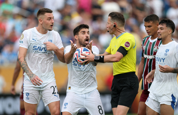Al Hilal's gust to topple Manchester City stopped in quarter-finals, lost 12 to Fluminensee and wiped out Asia 