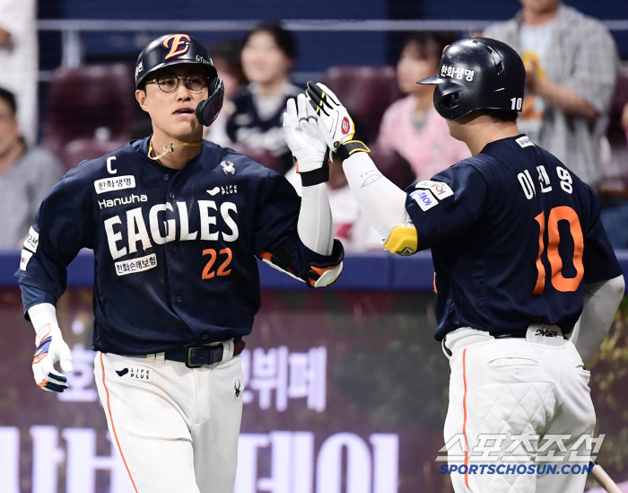 Chae Eun-sung in the 8th inning → Liberato in the 9th inning showed great performance...Hanwha wins Kiwoom and secures 2 consecutive wins & Winning Series