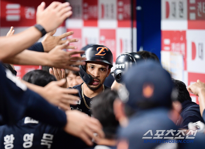 Chae Eun-sung in the 8th inning → Liberato in the 9th inning showed great performance...Hanwha wins Kiwoom and secures 2 consecutive wins & Winning Series