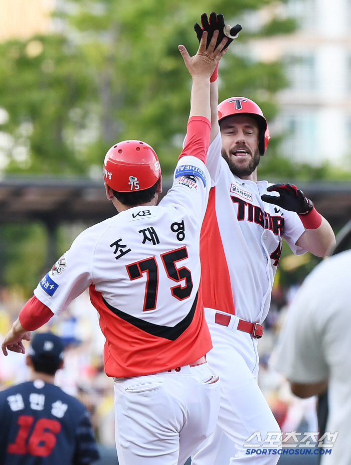For the first time, KIA, Lotte smashed 13-0 with the first Kim Ho-ryeong explosion…Secured 3rd place, I can see the sole 2nd place 
