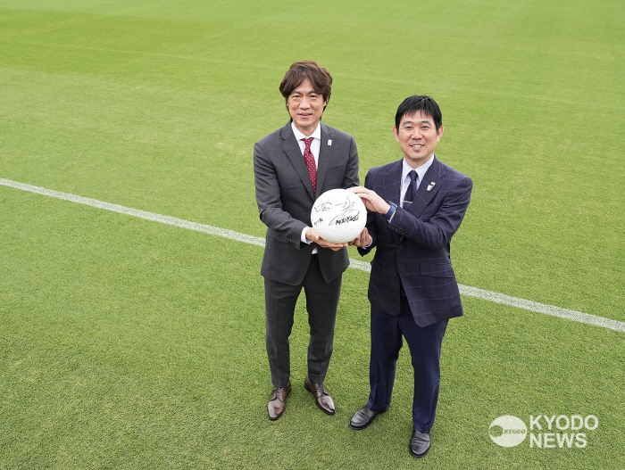 Korea-Japan national team coach meets with Hong Myung-bo Moriyasu for special talks to commemorate the 60th anniversary of diplomatic ties