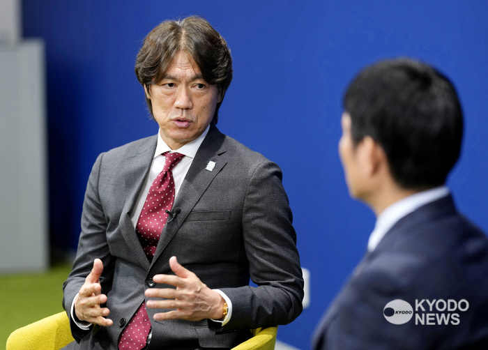 Korea-Japan national team coach meets with Hong Myung-bo Moriyasu for special talks to commemorate the 60th anniversary of diplomatic ties