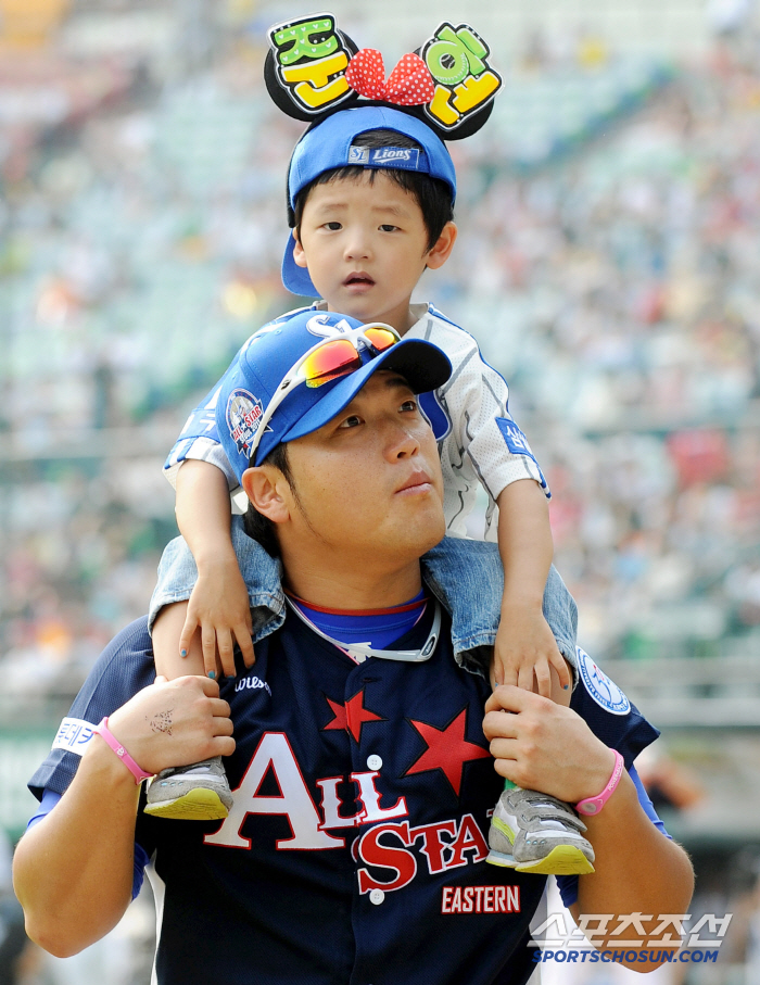 Park Seok-min's son grew up this well. Handsome fish-shaped bun son than his father, Bukil High School's Park Joon-hyun, Cheongryonggi's first appearance (Cheongryonggi site)