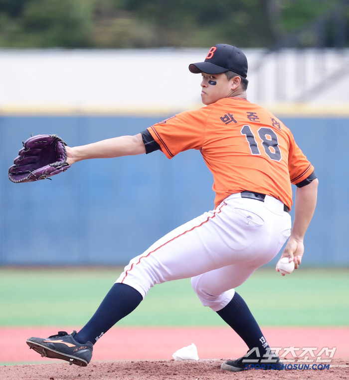 Park Seok-min's son grew up this well. Handsome fish-shaped bun son than his father, Bukil High School's Park Joon-hyun, Cheongryonggi's first appearance (Cheongryonggi site)