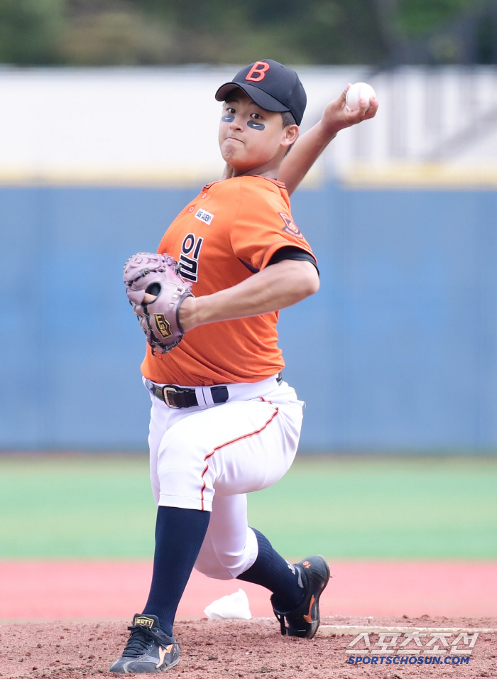 Park Seok-min's son grew up this well. Handsome fish-shaped bun son than his father, Bukil High School's Park Joon-hyun, Cheongryonggi's first appearance (Cheongryonggi site)