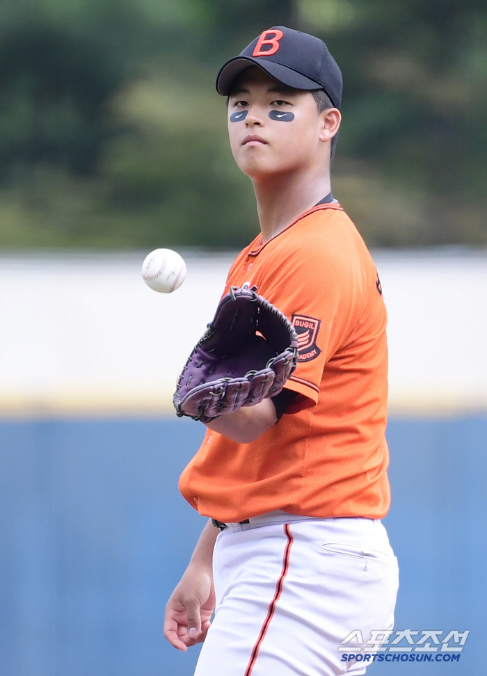 Park Seok-min's son grew up this well. Handsome fish-shaped bun son than his father, Bukil High School's Park Joon-hyun, Cheongryonggi's first appearance (Cheongryonggi site)