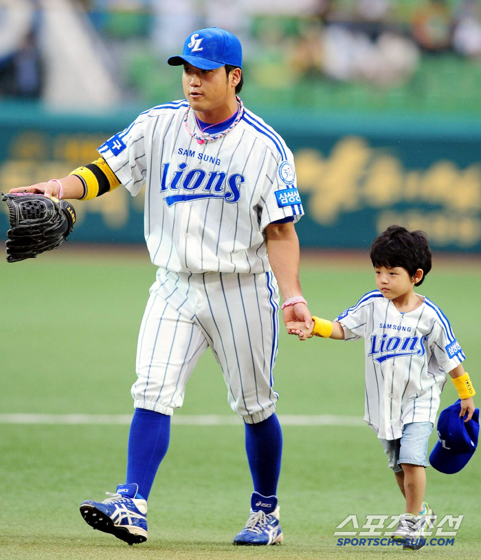 Park Seok-min's son grew up this well. Handsome fish-shaped bun son than his father, Bukil High School's Park Joon-hyun, Cheongryonggi's first appearance (Cheongryonggi site)
