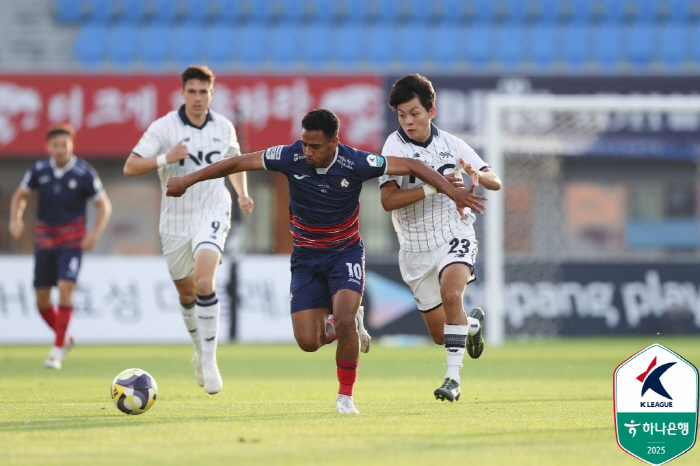 Pedro Kim Young-hwan scored consecutive goals, Chungcheongbuk-do Cheongju, won 21 come-from-behind wins over E-Land for the first time in 10 games