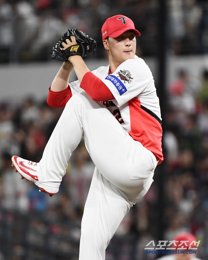 Perhaps the second-place match ERA 0.81 is a rookie, and all KIA must-win teams decided to take a break...He's young, but he's competitive