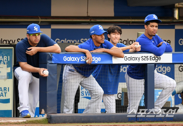  Enjoying Yang Chang-seop's pitching in Furado Garabito