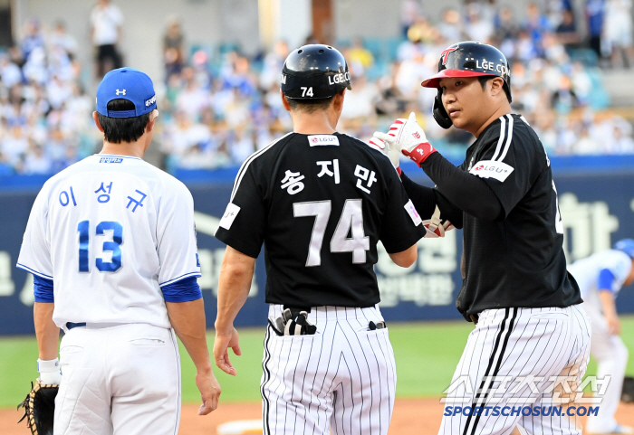  Moon Bo Kyung is running away