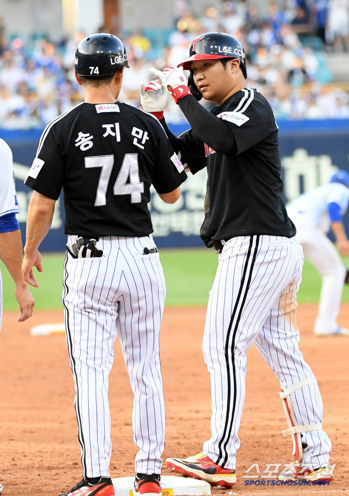  Moon Bo Kyung is running away