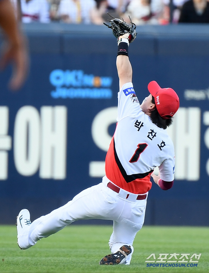  Park Chan-ho, good defense from the first inning
