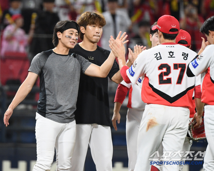  Park Chan-ho, Ko Jong-wook, Kim Ho-ryeong, the hero of the victory