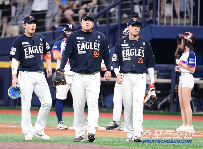  Ryu Hyun-jin's throwing error allowed a reversal