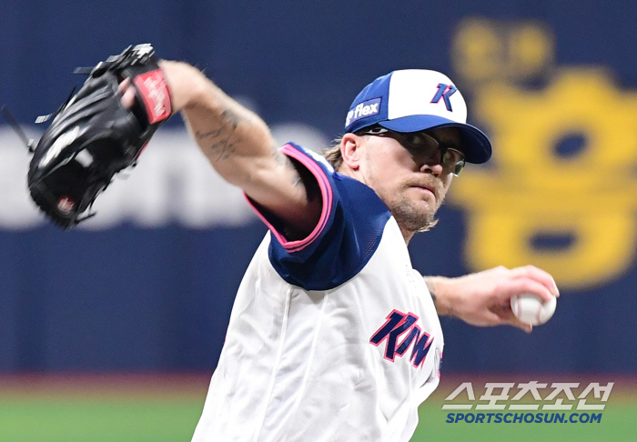  Strong pitch to Kiwoom Wells' victory