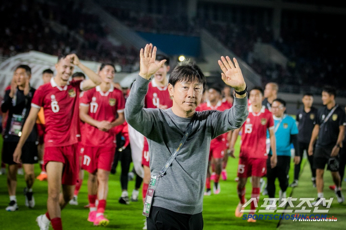 Shin Tae-yong hit the back of his head right away, and that's too much! Cluibert, the president of the Inni national team's iron rice bowl, even announced that he will wait patiently