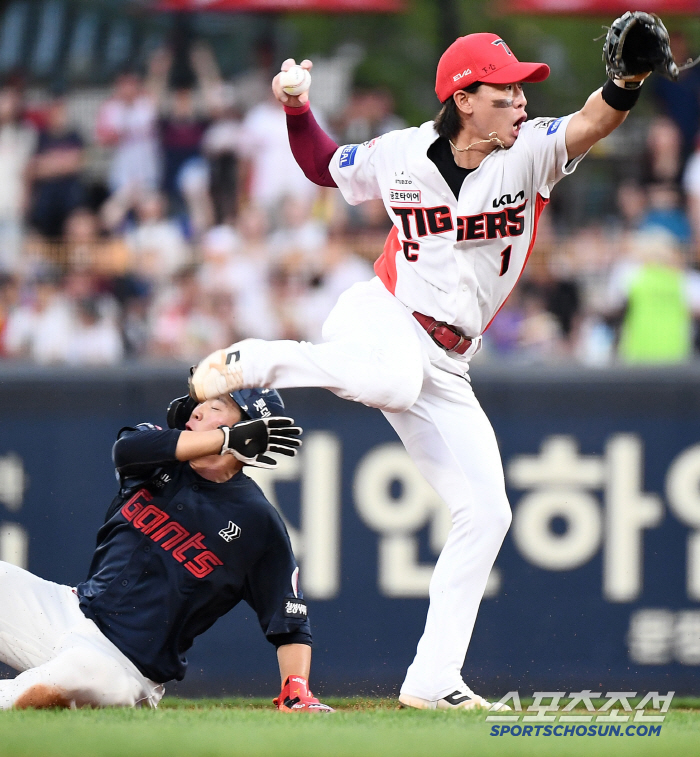 While fans of both teams clashed with Park Chan-ho and Park Chan-hyung's clash, the two players became close. 