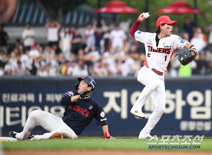 While fans of both teams clashed with Park Chan-ho and Park Chan-hyung's clash, the two players became close.