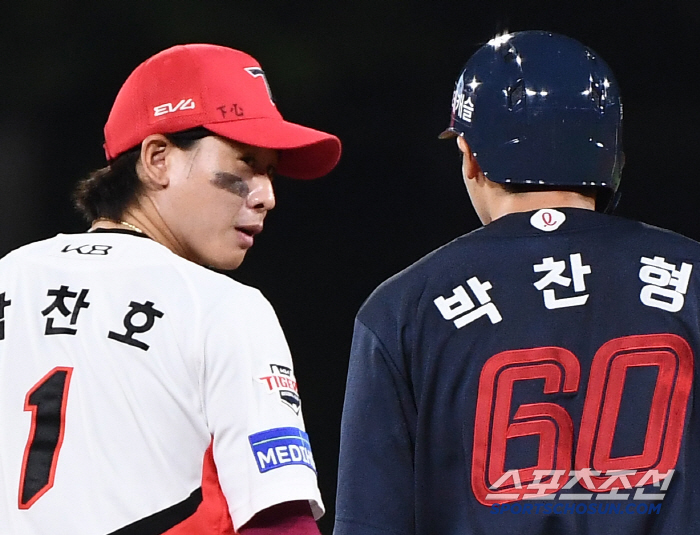 While fans of both teams clashed with Park Chan-ho and Park Chan-hyung's clash, the two players became close.