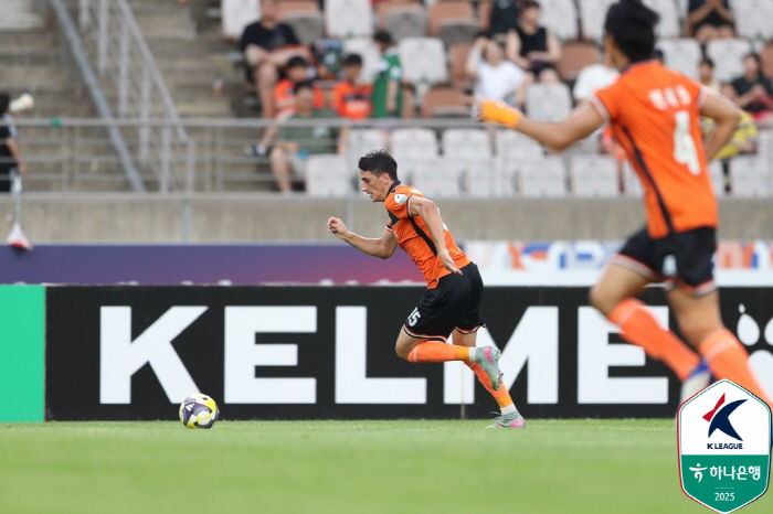 Bucheon has won four consecutive games in 786 days and Ham Sun-woo's own goal to leap to third place with 10 wins over Mars (field review)