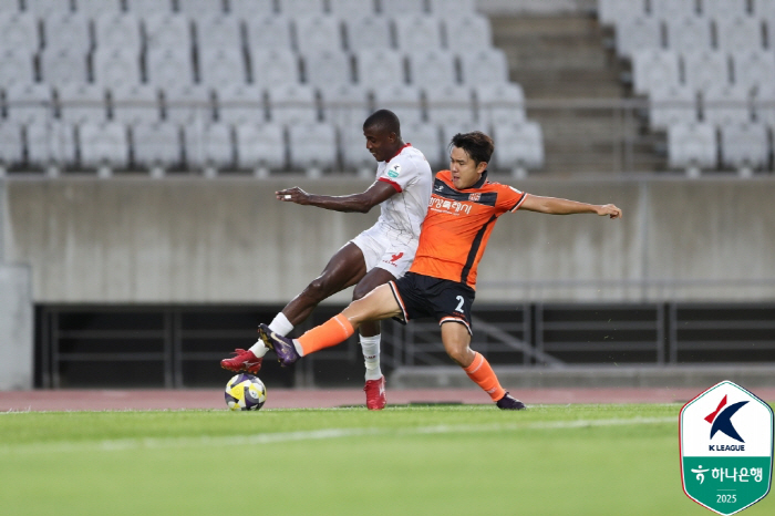 Bucheon has won four consecutive games in 786 days and Ham Sun-woo's own goal to leap to third place with 10 wins over Mars (field review)