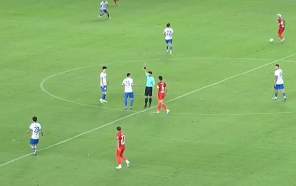 Chinese league with different scales for insulting the referee, suspending 5 games against Choi Kang-hee's disciples and punishing them with fines of 10 million won