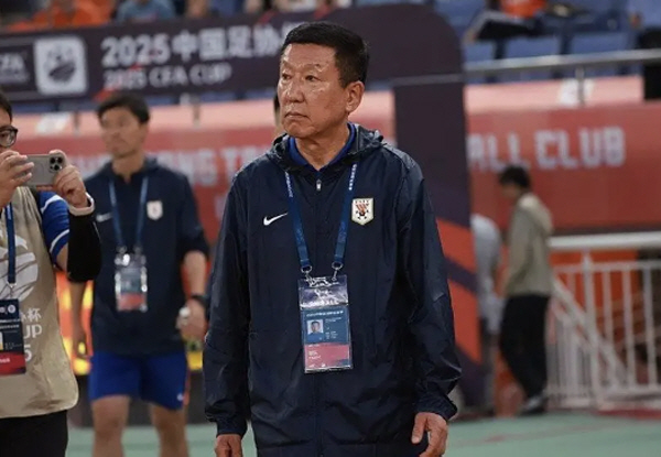 Chinese league with different scales for insulting the referee, suspending 5 games against Choi Kang-hee's disciples and punishing them with fines of 10 million won