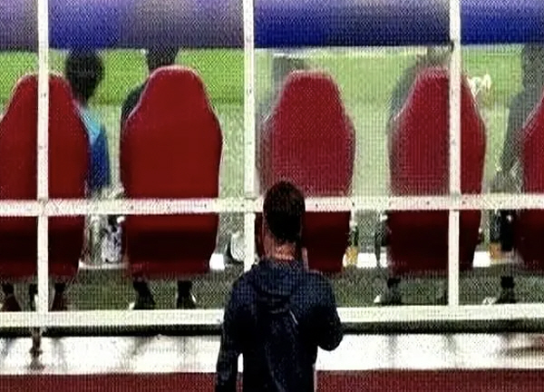 Chinese league with different scales for insulting the referee, suspending 5 games against Choi Kang-hee's disciples and punishing them with fines of 10 million won